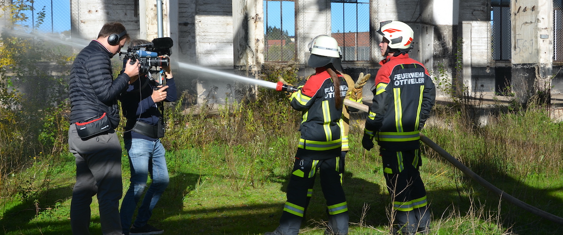 Angriffstrupp mit Kamerateam